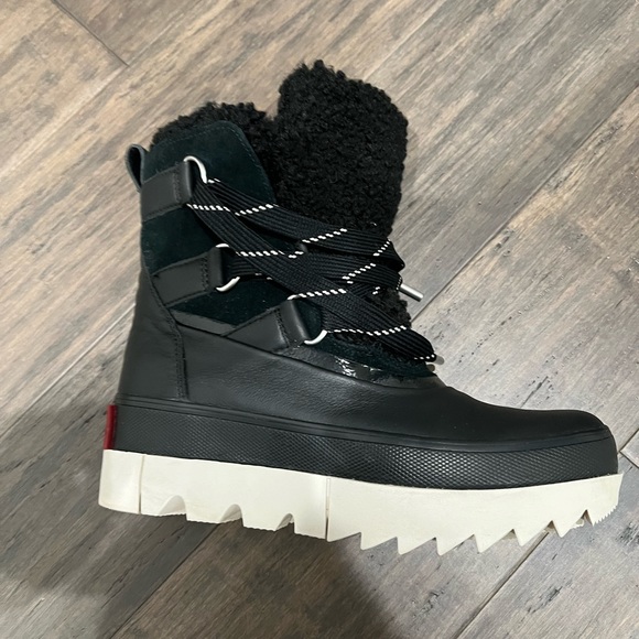 Sorel Joan of Artic Boots - Picture 1 of 6